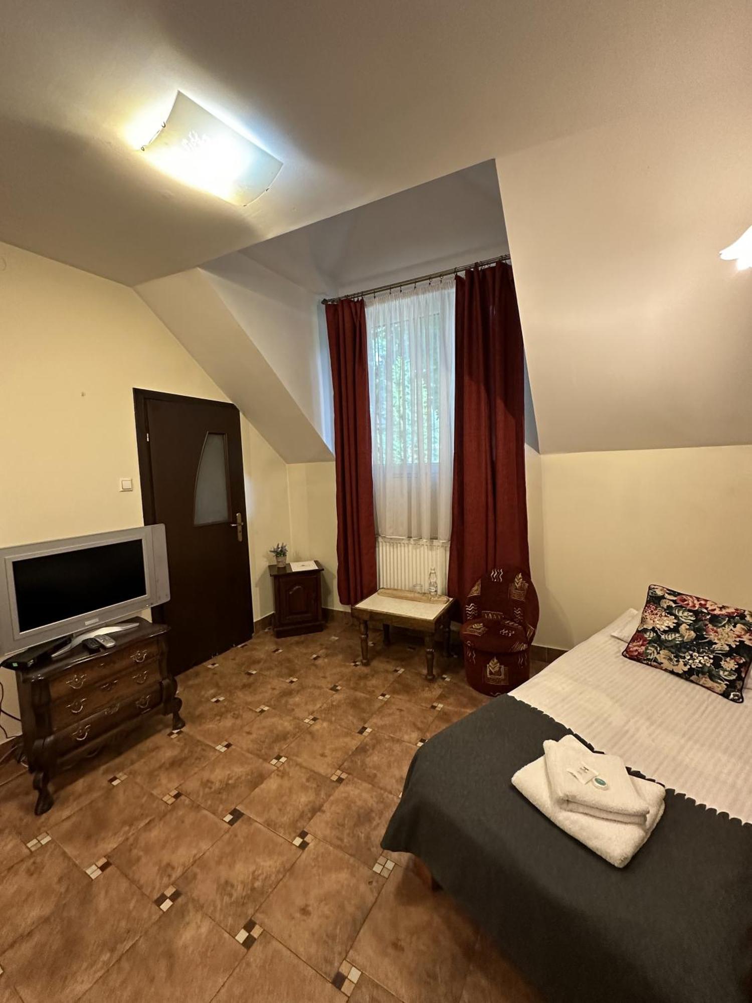 Palac Tarnowskich Hotel & Restauracja & Spa Ostrowiec Świętokrzyski Exterior foto